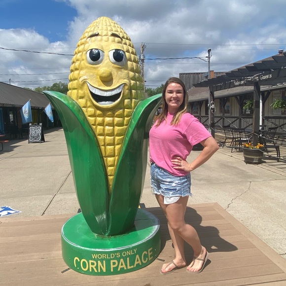 Hi, I’m Lindsey - Picture 2 of 3